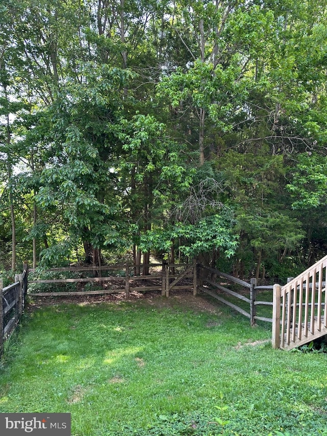 42 Highland Cir, Newark, DE 19713 - view of yard
