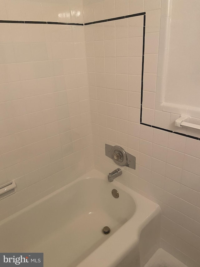 846 Windermere Ave, Drexel Hill, PA 19026 - full bathroom with tile walls