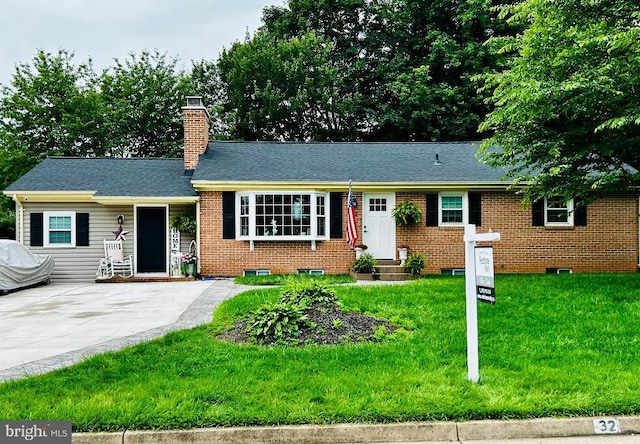 32 Hamilton Terrace Dr, Hamilton, VA 20158 - single story home with a front yard, a chimney, brick siding, and entry steps