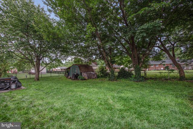 32 Hamilton Terrace Dr, Hamilton, VA 20158 - fenced backyard with a storage shed