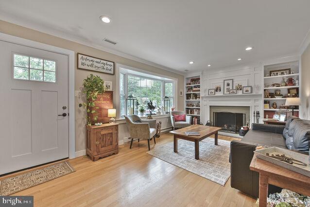 32 Hamilton Terrace Dr, Hamilton, VA 20158 - living area with crown molding, a fireplace, light wood finished floors, recessed lighting, and built in shelves