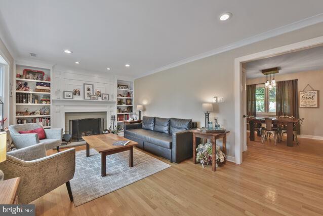 32 Hamilton Terrace Dr, Hamilton, VA 20158 - living area with light wood-style flooring, crown molding, a fireplace, recessed lighting, and built in features