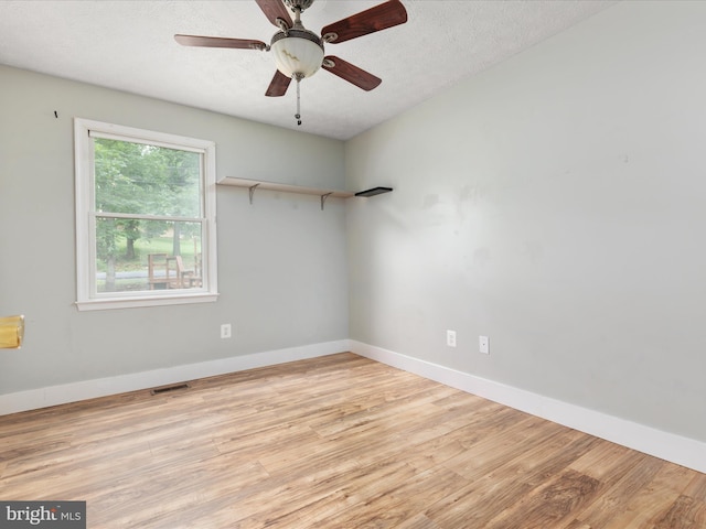 237 Lakeview Dr, Cross Junction, VA 22625 - unfurnished room with wood finished floors, a textured ceiling, and a ceiling fan