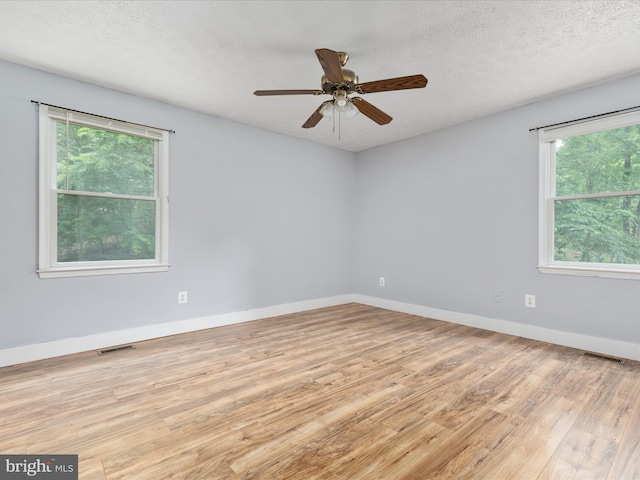 237 Lakeview Dr, Cross Junction, VA 22625 - empty room featuring light wood finished floors, a textured ceiling, and a ceiling fan