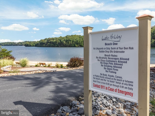 237 Lakeview Dr, Cross Junction, VA 22625 - exterior view