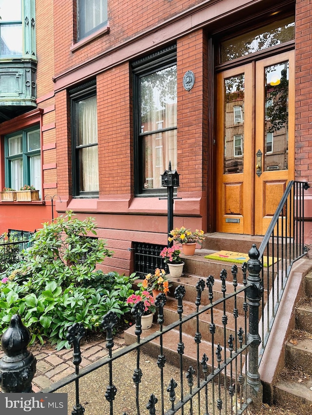 2116 Green St, Philadelphia, PA 19130 - entrance to property with brick siding