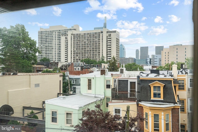 2116 Green St, Philadelphia, PA 19130 - view of property featuring a city view