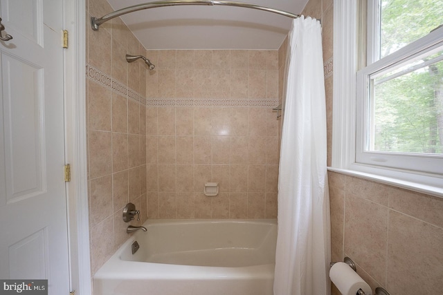 840 Old State Rd, Berwyn, PA 19312 - bathroom featuring shower / bath combo with shower curtain