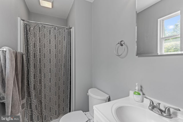 701 Hunters Run, Perkasie, PA 18944 - full bath featuring tiled shower and vanity