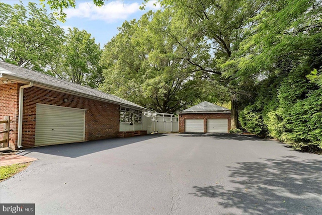 136 Schoolhouse Ln, Glen Mills, PA 19342 - view of garage