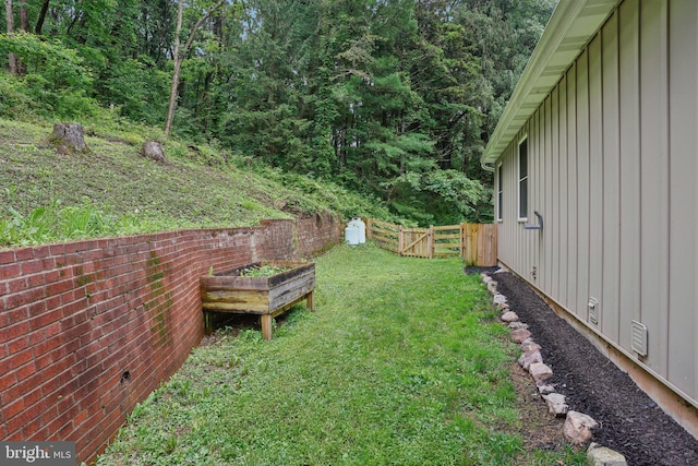 1442 Peacock Ln, Hellertown, PA 18055 - view of yard with a gate
