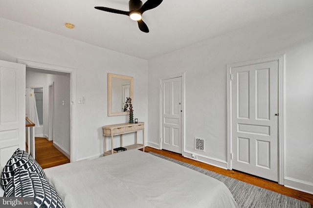 828 Mercer St, Philadelphia, PA 19125 - bedroom with wood finished floors and a ceiling fan