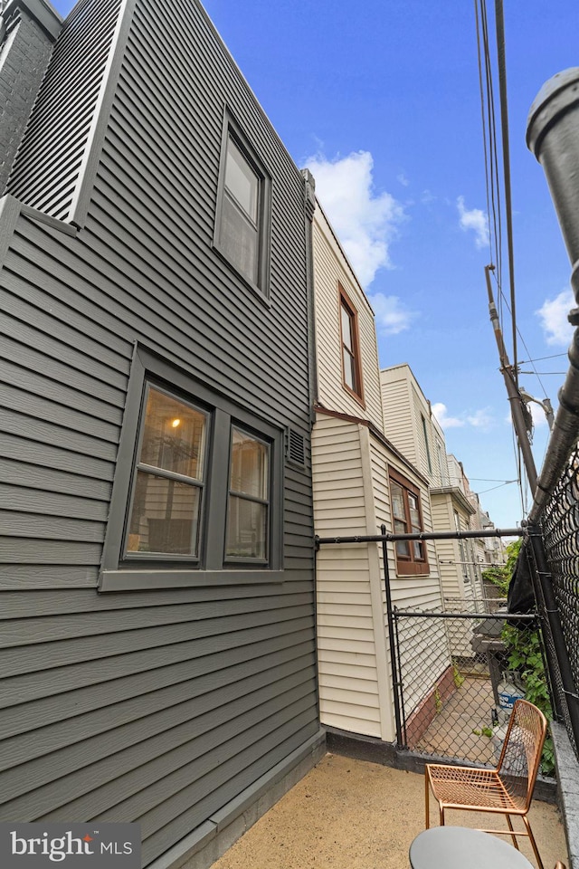 828 Mercer St, Philadelphia, PA 19125 - view of side of home with a patio