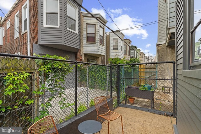 828 Mercer St, Philadelphia, PA 19125 - view of balcony
