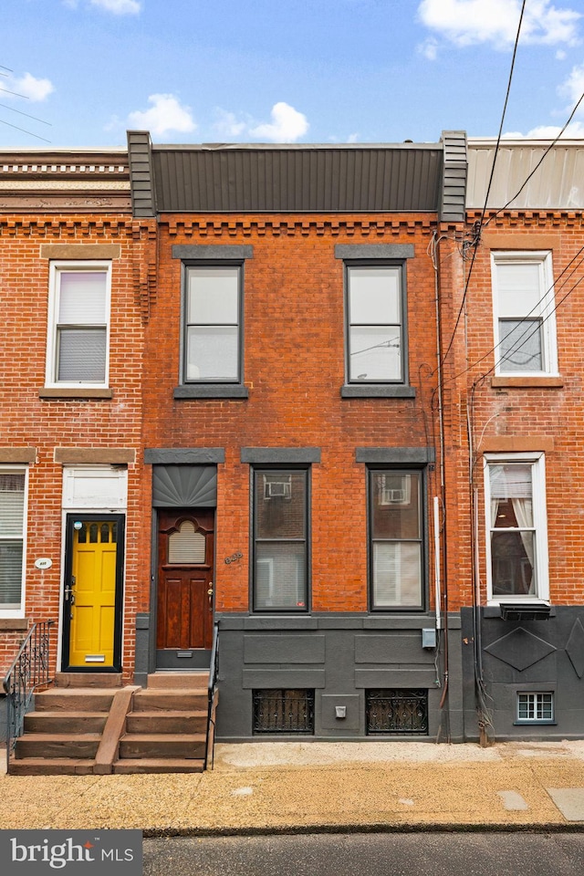 828 Mercer St, Philadelphia, PA 19125 - multi unit property featuring brick siding and entry steps