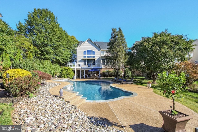 14401 Chalfont Dr, Haymarket, VA 20169 - swimming pool with a patio