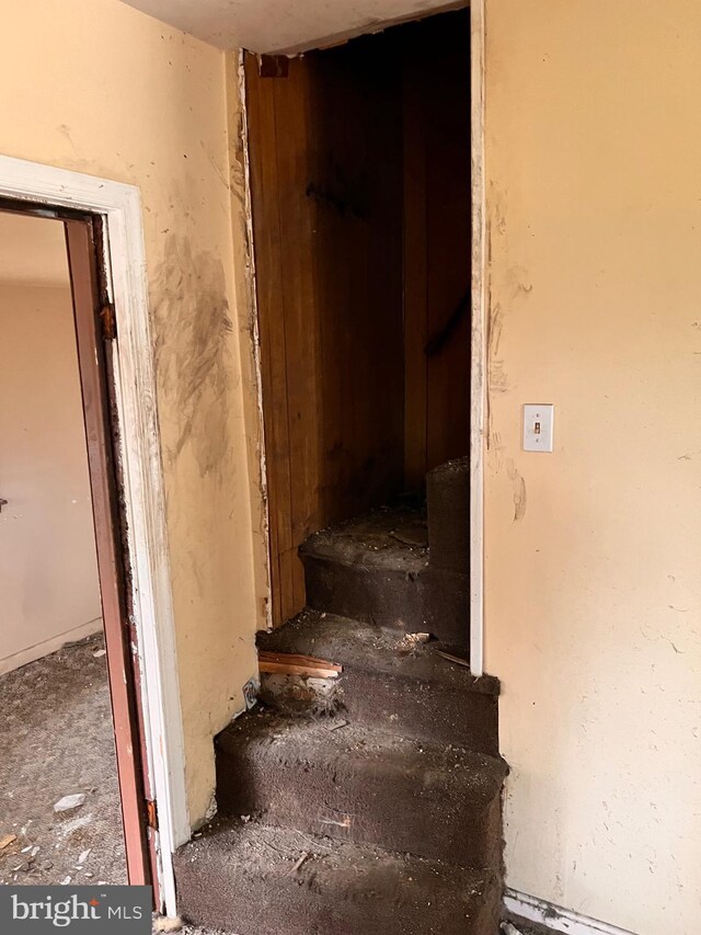 518 Ingleside Ave, Baltimore, MD 21228 - view of stairway