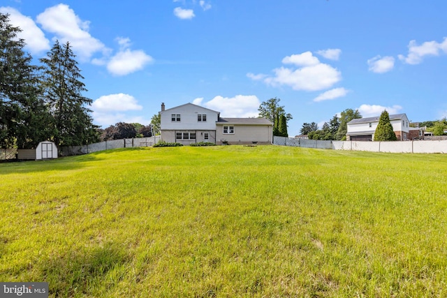 951 Robin Ln, Huntingdon Valley, PA 19006 - fenced backyard featuring a shed