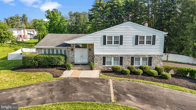 951 Robin Ln, Huntingdon Valley, PA 19006 - tri-level home with stone siding