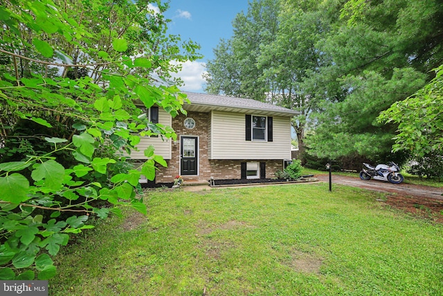 41 Sycamore Ln, Hanover, PA 17331 - raised ranch featuring brick siding and a front lawn