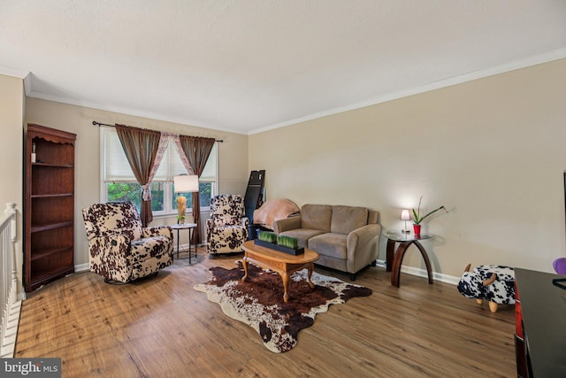 41 Sycamore Ln, Hanover, PA 17331 - living area with crown molding and wood finished floors