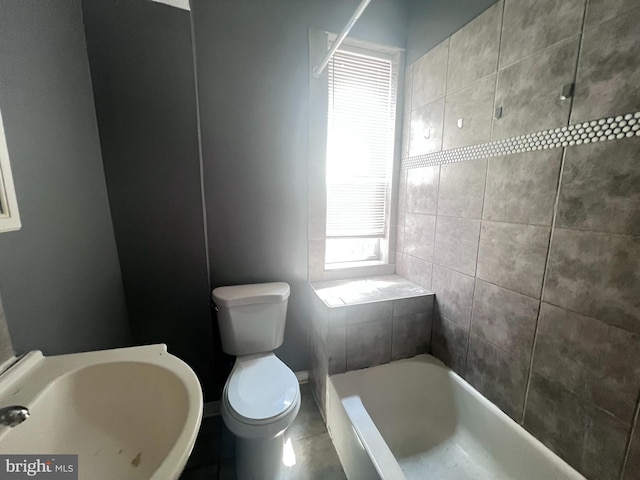 2238 N Bancroft St, Philadelphia, PA 19132 - bathroom with toilet and a bathtub