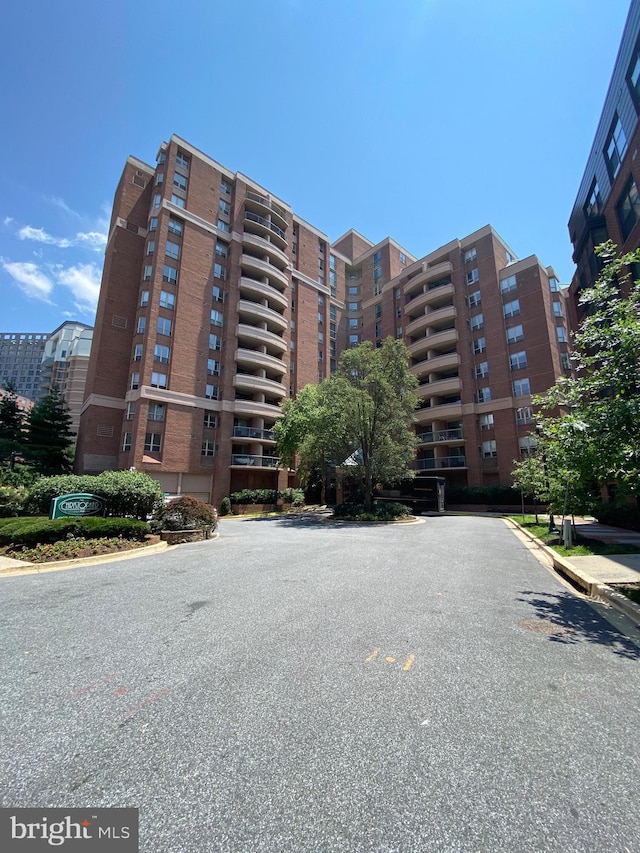 4808 Moorland Ln Unit 613, Bethesda, MD 20814 - view of apartment building / complex