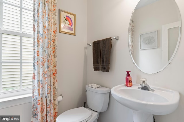 42066 Fiddlehead Pl, Aldie, VA 20105 - full bath with healthy amount of natural light