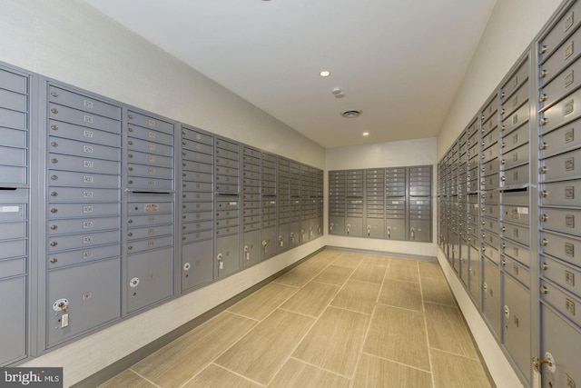 4141 N Henderson Rd Unit 1220, Arlington, VA 22203 - surrounding community featuring mail area