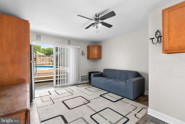 7615 Belmont Ave, Baltimore, MD 21224 - living area featuring a ceiling fan and a wall mounted AC