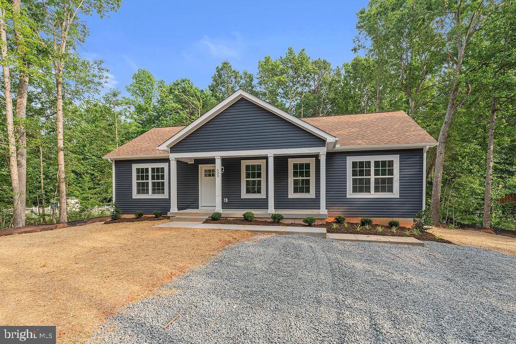 533 Hessler Dr, Ruther Glen, VA 22546 - view of front facade with roof with shingles, covered porch, and driveway