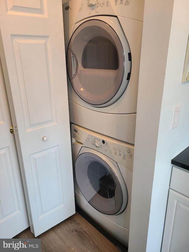 245 Blue Bill Ln Unit 245-D, Havre De Grace, MD 21078 - laundry area with stacked washer and clothes dryer and dark wood finished floors