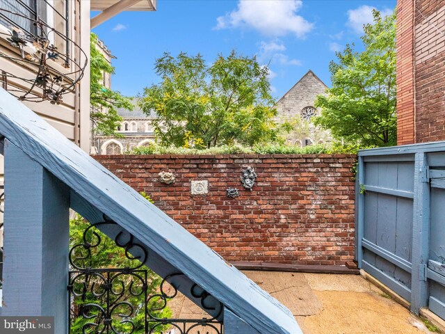 2700 Saint Paul St, Baltimore, MD 21218 - view of patio / terrace