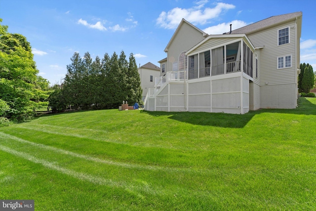43146 Scenic Creek Way, Leesburg, VA 20176 - back of property featuring a sunroom and a lawn
