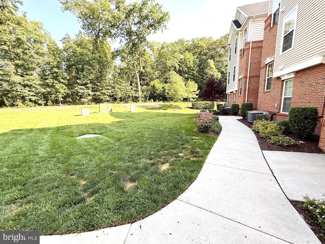23245 Milltown Knoll Sq Unit 103, Ashburn, VA 20148 - view of green lawn
