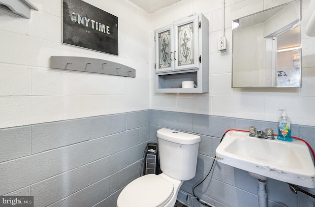 1815 Belle Ave, Dundalk, MD 21222 - half bathroom featuring toilet and a sink