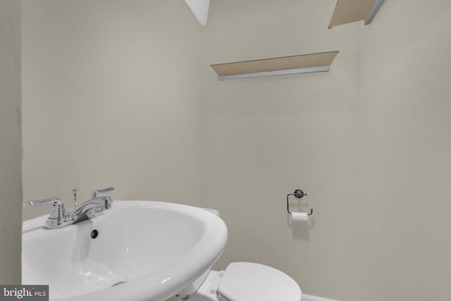 8000 Dellwood Ave, Glenarden, MD 20706 - bathroom featuring a sink and toilet
