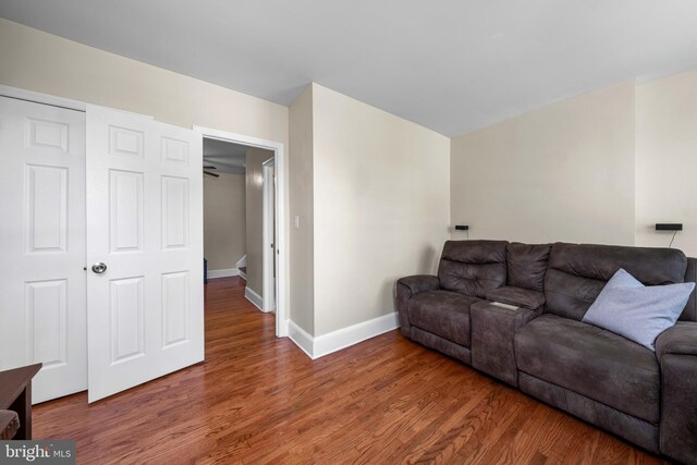 1002 W 9th St, Wilmington, DE 19806 - living area featuring wood finished floors