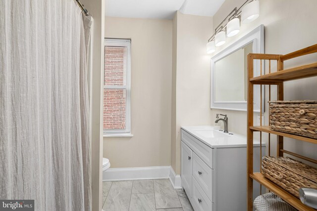 1002 W 9th St, Wilmington, DE 19806 - full bath with vanity and marble finish flooring