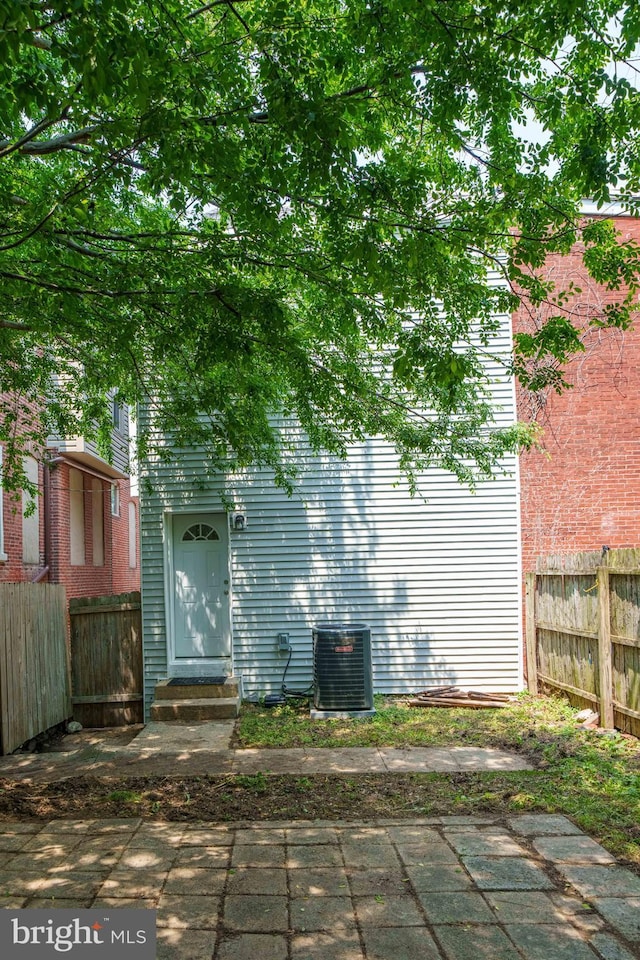 1002 W 9th St, Wilmington, DE 19806 - rear view of house