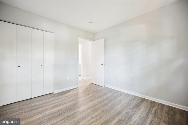 8440 Towne Crest Ct, Gaithersburg, MD 20877 - unfurnished bedroom with light wood finished floors and a closet