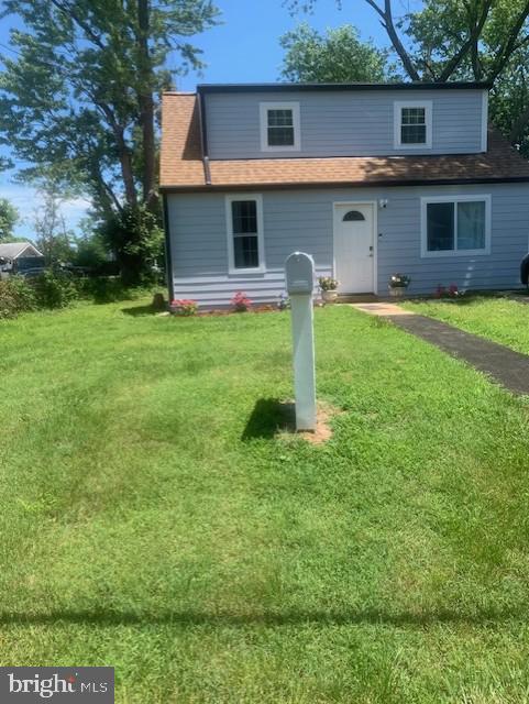 109 Scott Dr, Manassas Park, VA 20111 - view of front of house featuring a front lawn