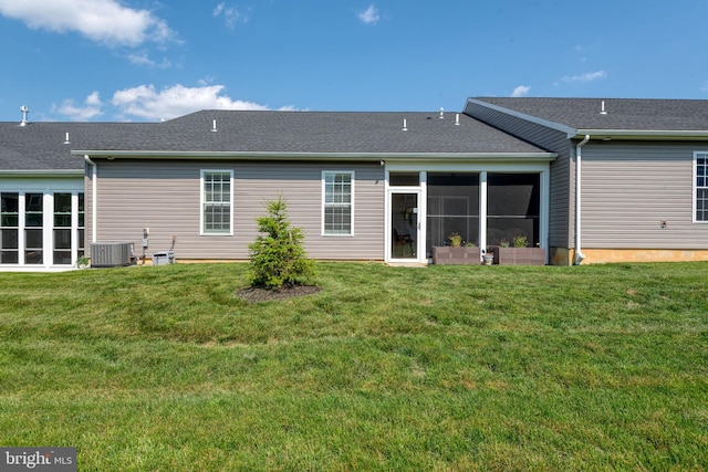 612 Cypress Dr Unit 51, Hanover, PA 17331 - rear view of property featuring a sunroom, a yard, and a shingled roof