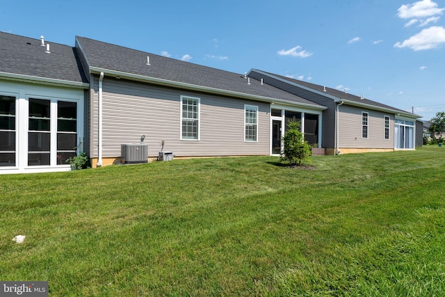 612 Cypress Dr Unit 51, Hanover, PA 17331 - rear view of property featuring a lawn