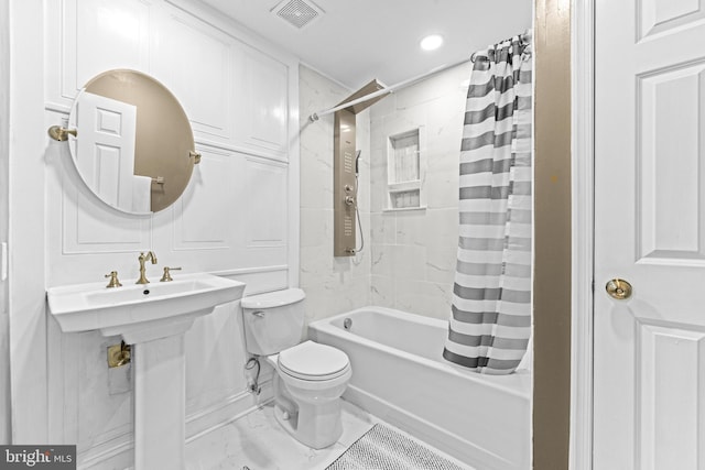 8 Cross Falls Cir, Sparks Glencoe, MD 21152 - full bath featuring shower / bath combo and recessed lighting
