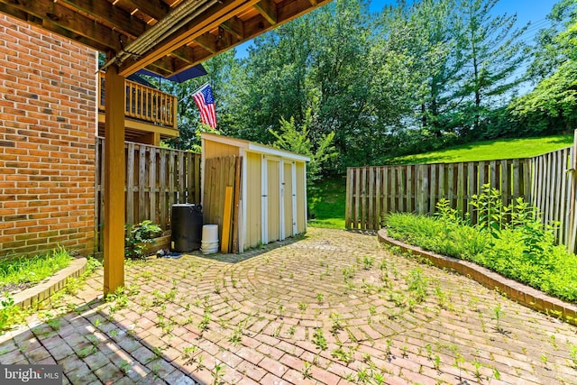 8 Cross Falls Cir, Sparks Glencoe, MD 21152 - fenced backyard with a patio area and a storage unit
