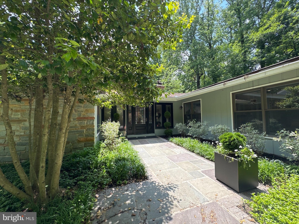 property entrance with stone siding
