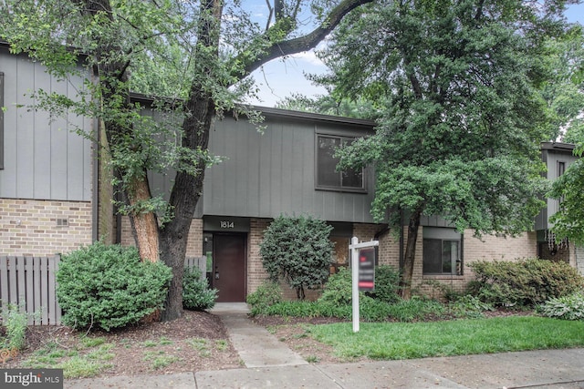 1814 Ivy Oak Sq, Reston, VA 20190 - view of front of house with brick siding