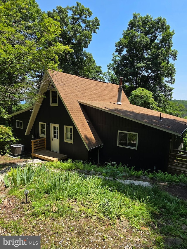 556 Trapper Ridge Ln, Hedgesville, WV 25427 - view of front of house with a shingled roof