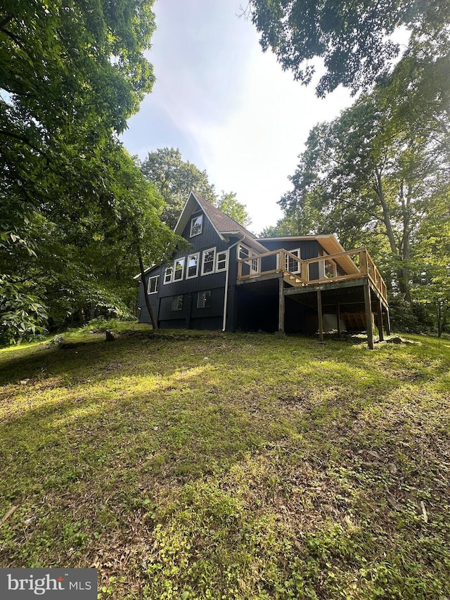 556 Trapper Ridge Ln, Hedgesville, WV 25427 - back of property with a deck and a lawn